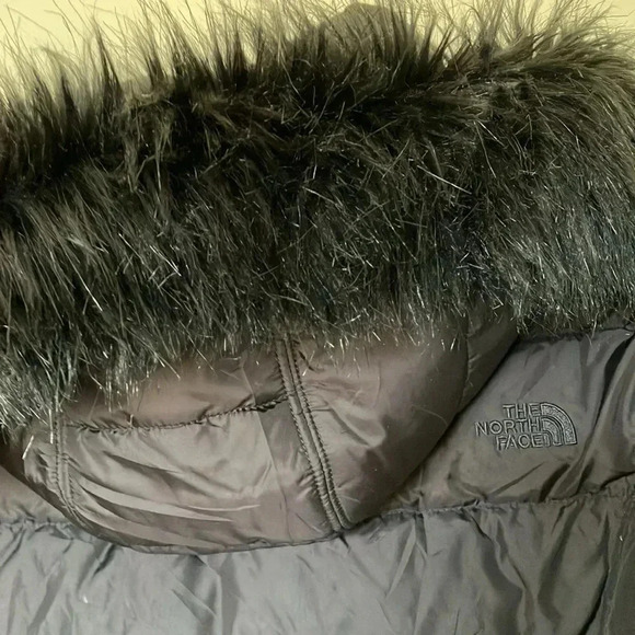 The  North Face all black down puffer hooded jacket - Picture 8 of 9